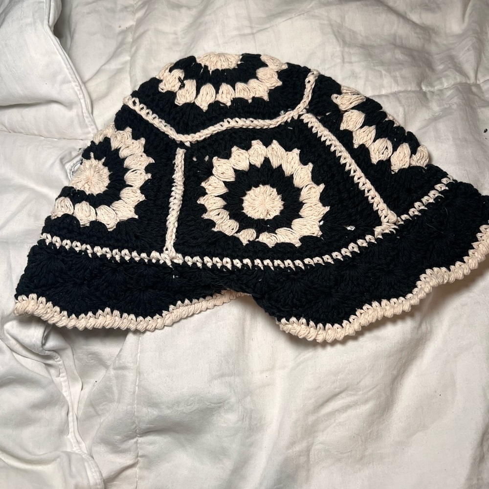 Forever 21 Black and Cream Crochet Hat
